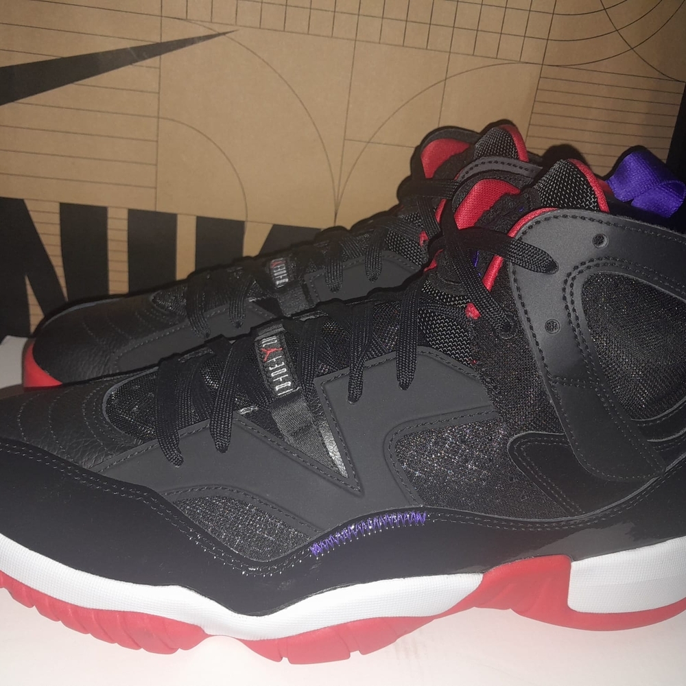 Nike Men's Black and Purple Sneakers with Red Soles